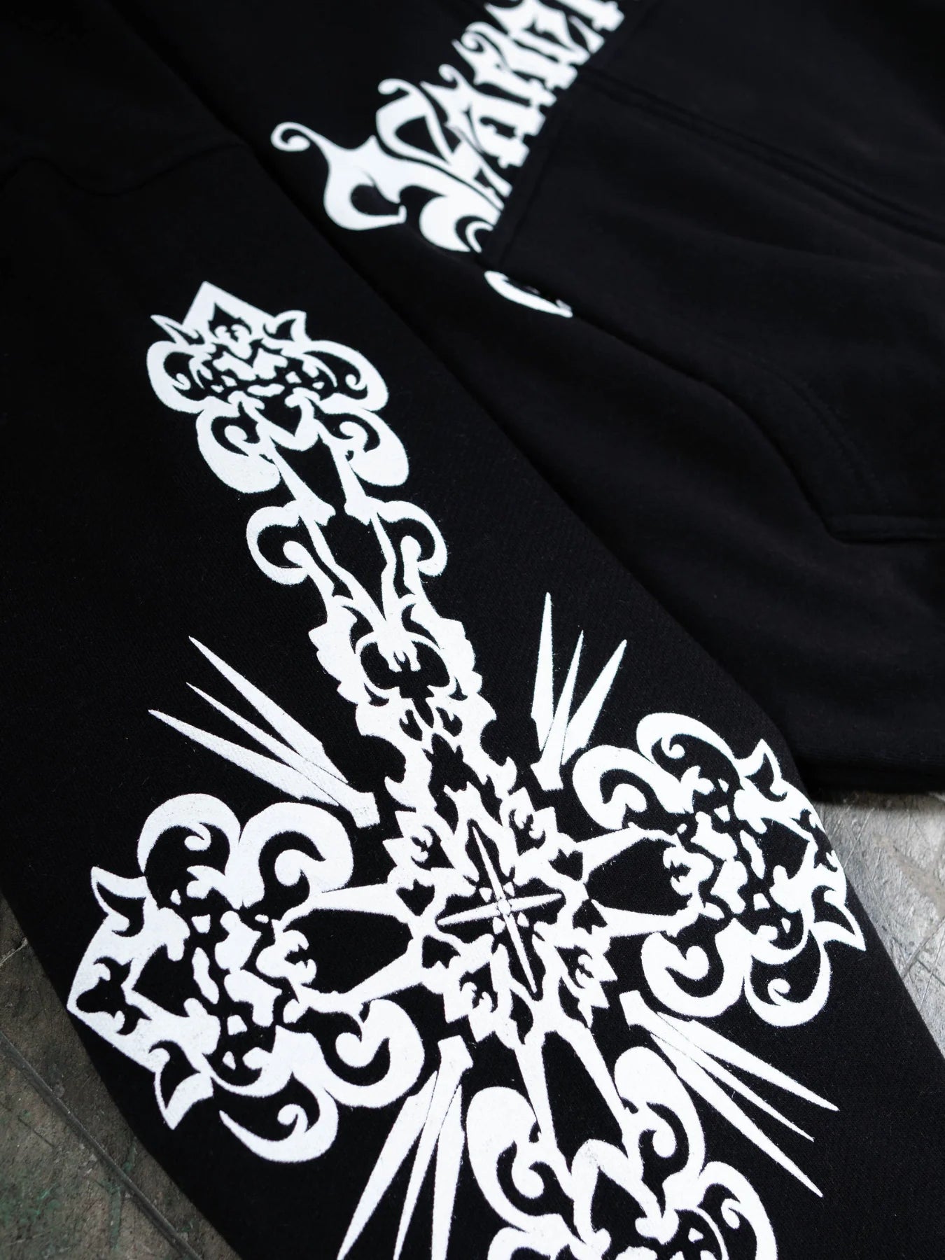 BLOODLINE ZIP UNISEX HOODIE